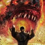 Un prêtre lève un crucifix face à une gueule de requin démoniaque et géante émergeant de flammes rouges et d'un sol sablonneux, sous un ciel apocalyptique.